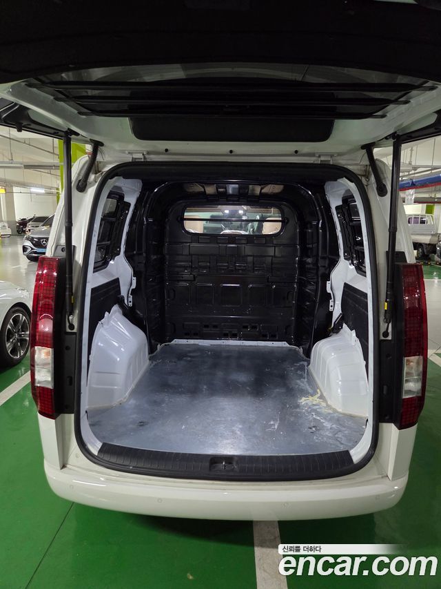 Hyundai Staria HEV 1.6 Cargo 5-Seater Modern — пробег 28 800 км