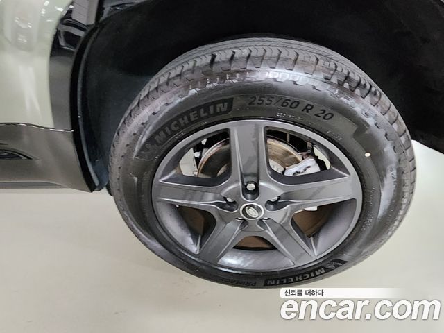 Land Rover Defender 110 P300 X-Dynamic SE — пробег 13 446 км