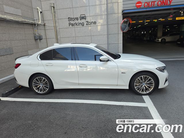 BMW 3-Series 330e Luxury — пробег 82 000 км