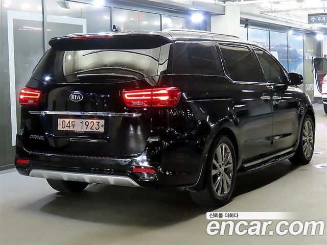 Kia Carnival 9-Seater Noblesse Special — пробег 24 354 км