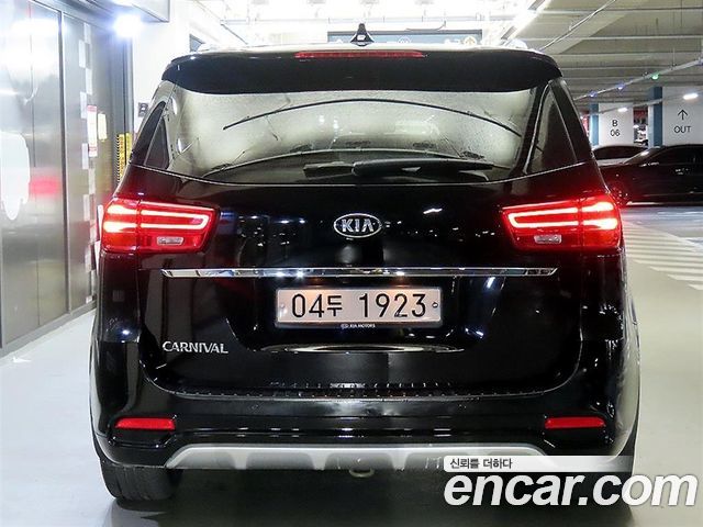 Kia Carnival 9-Seater Noblesse Special — пробег 24 354 км