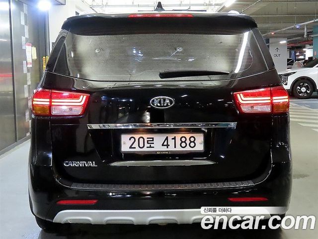 Kia Carnival 9-seater Prestige — пробег 126 475 км