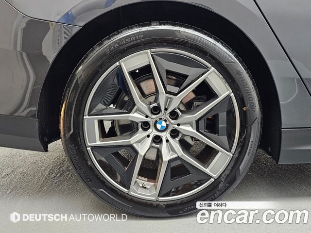BMW 5-Series 520i — пробег 9 893 км