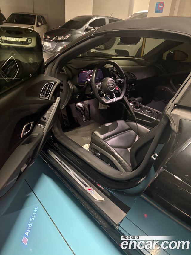 Audi R8 5.2 V10 Performance Spyder — пробег 27 000 км
