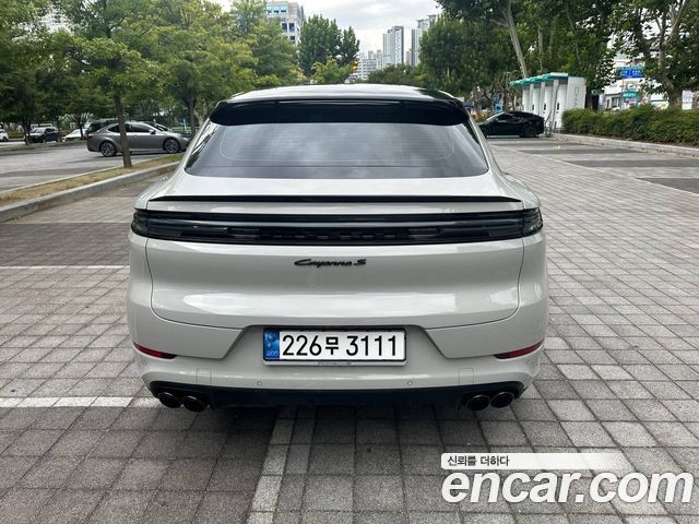 Porsche Cayenne 3.0 S E-Hybrid Coupe — пробег 26 000 км