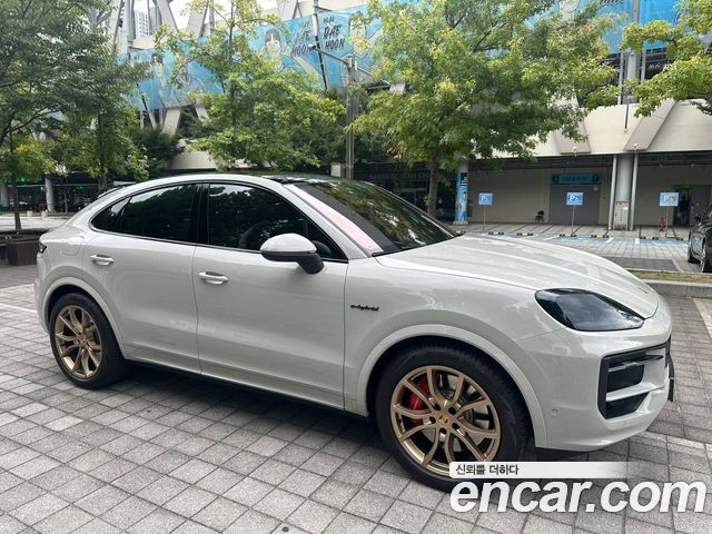 Porsche Cayenne 3.0 S E-Hybrid Coupe — пробег 26 000 км