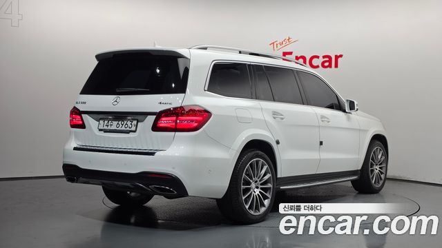 Mercedes-Benz GLS-Class GLS500 4MATIC — пробег 52 903 км