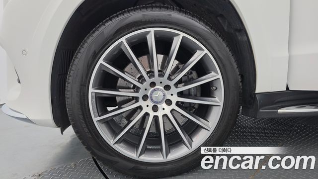 Mercedes-Benz GLS-Class GLS500 4MATIC — пробег 52 903 км