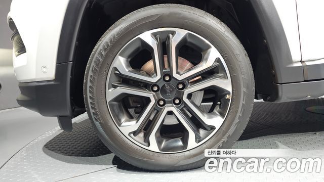 Jeep Compass 2.4 Limitied AWD — пробег 15 692 км — фото 5 из 5