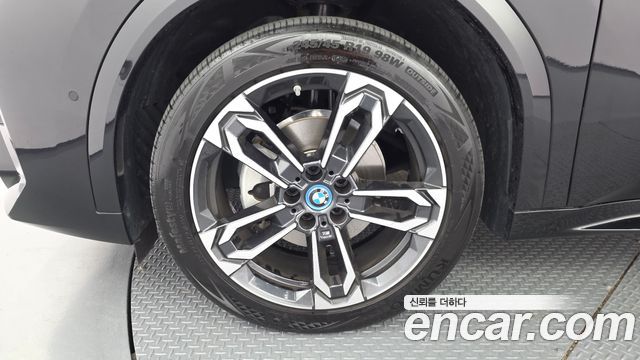 BMW iX2 eDrive 20 M Sport — пробег 22 139 км — фото 5 из 5