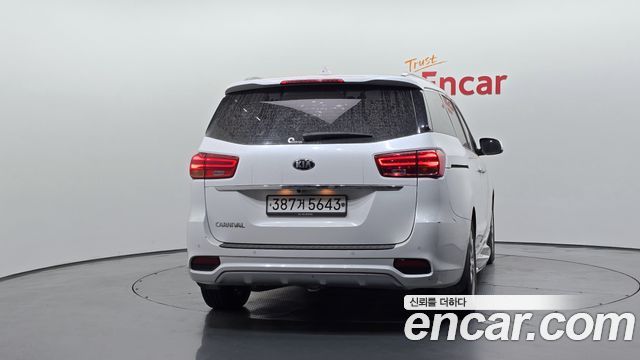 Kia Carnival из Кореи Encar