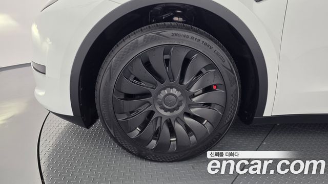 Tesla Model Y RWD — пробег 44 626 км — фото 5 из 5