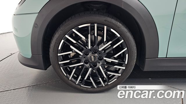 Mini Cooper Favoured — пробег 17 886 км — фото 5 из 5