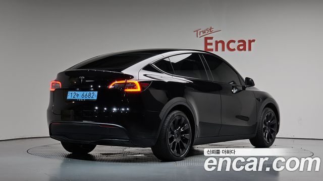 Tesla Model Y RWD — пробег 26 900 км — фото 2 из 5