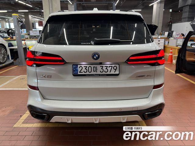 BMW X5 xDrive 50e M Sport — пробег 15 117 км — фото 4 из 5
