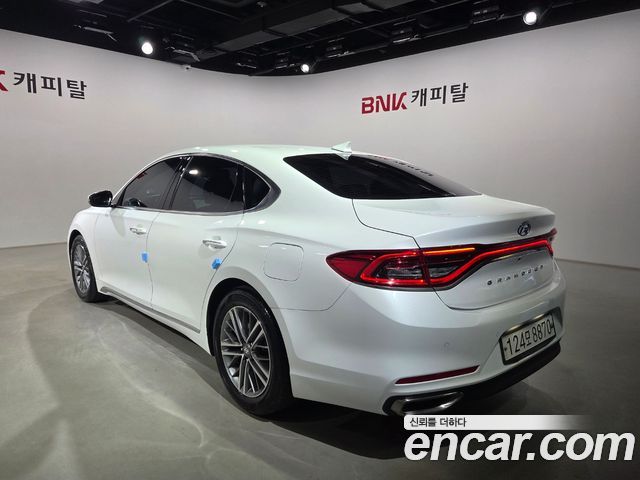 Hyundai Grandeur 2.4 Premium — пробег 61 457 км — фото 4 из 5