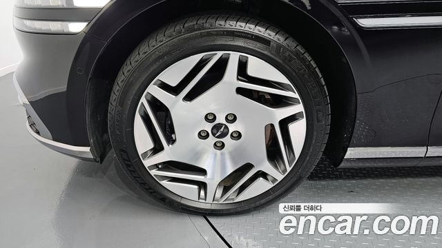 Genesis G90 Gasoline 3.5 Turbo e-S/C AWD LWB — пробег 76 476 км