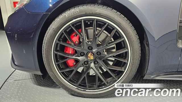 Porsche Panamera 4.0 GTS — пробег 19 710 км
