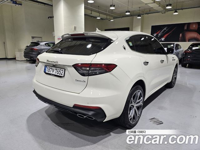 Maserati Levante из Кореи Encar