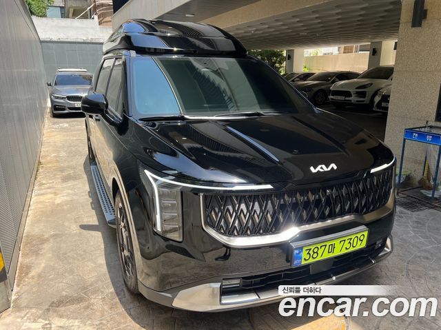 Kia Carnival HEV 4-Seater Hi Limousine Signature — пробег 6 800 км