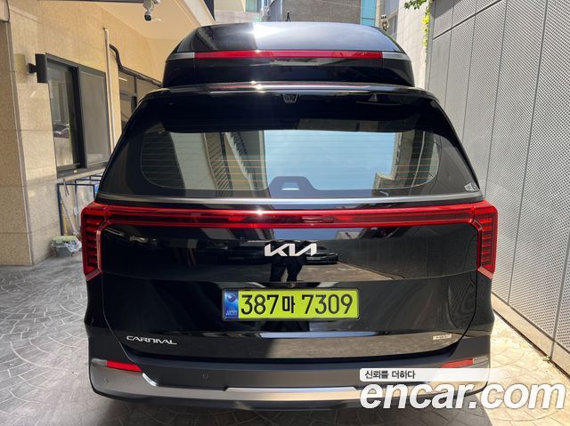 Kia Carnival HEV 4-Seater Hi Limousine Signature — пробег 6 800 км