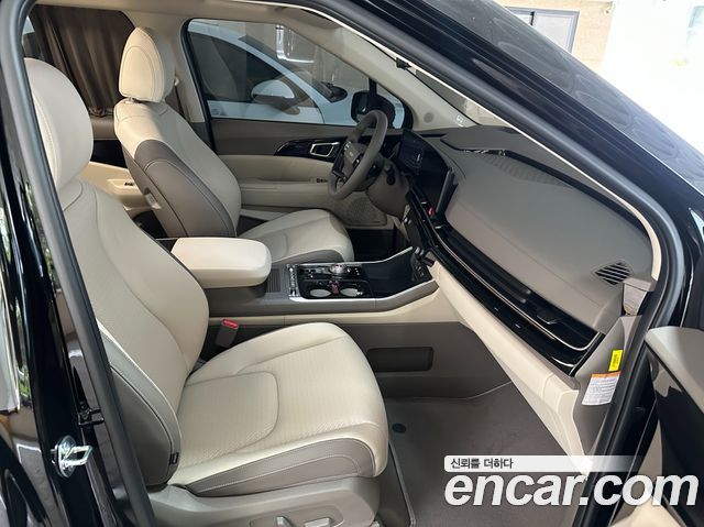 Kia Carnival HEV 4-Seater Hi Limousine Signature — пробег 6 800 км