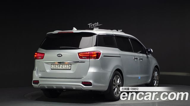 Kia Carnival 9-Seater Noblesse — пробег 81 029 км