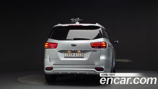 Kia Carnival 9-Seater Noblesse — пробег 81 029 км