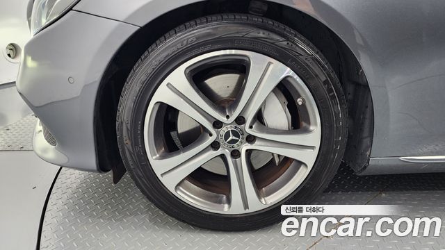 Mercedes-Benz E-Class E300 Avantgarde — пробег 68 396 км