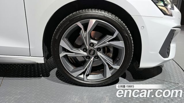 Audi A3 40 TFSI Premium — пробег 11 305 км