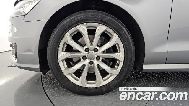 Audi A6 35 TDI Premium C7 — пробег 142 486 км