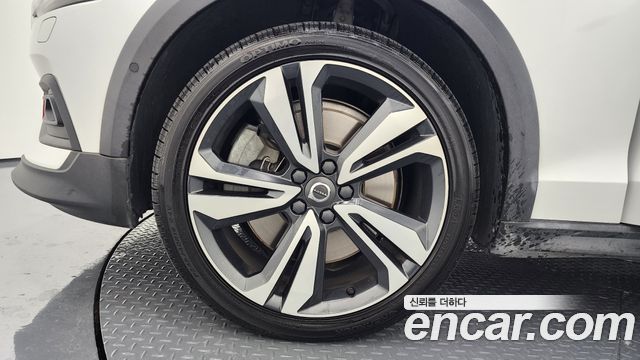Volvo V60 T5 Pro AWD — пробег 89 077 км