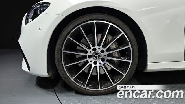 Mercedes-Benz E-Class E350 4MATIC AMG Line — пробег 15 034 км