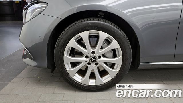 Mercedes-Benz E-Class E300 4MATIC Exclusive — пробег 49 015 км