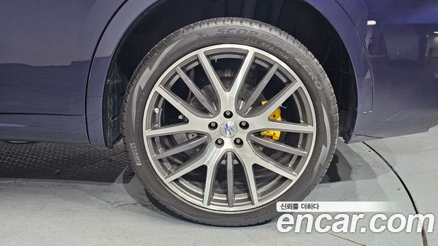 Maserati Levante из Кореи Encar