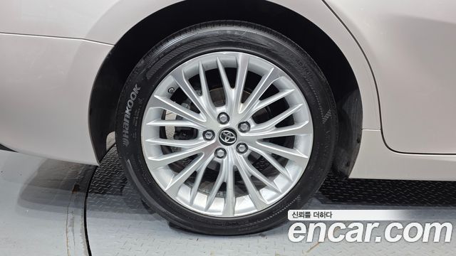 Toyota Camry 2.5 XLE Hybrid — пробег 119 034 км