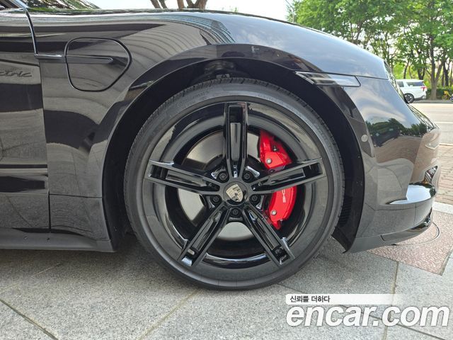 Porsche Taycan GTS — пробег 4 700 км — фото 5 из 5