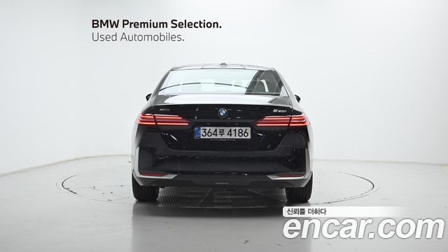 BMW 5-Series 530i xDrive — пробег 14 800 км — фото 4 из 5