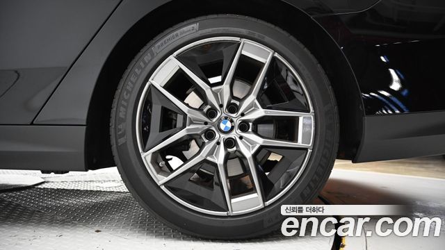 BMW 5-Series 530i xDrive — пробег 14 800 км — фото 5 из 5