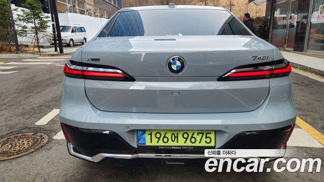 BMW 7-Series 740i xDrive M Sport — пробег 900 км — фото 5 из 5