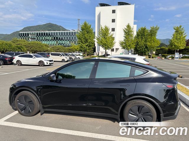 Tesla Model Y RWD — пробег 11 200 км — фото 3 из 5