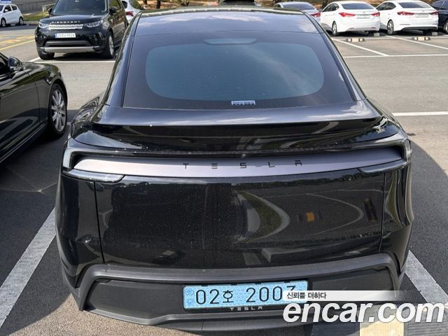Tesla Model Y RWD — пробег 11 200 км — фото 4 из 5