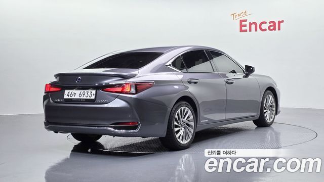 Lexus ES Luxury Plus — пробег 68 658 км — фото 2 из 5