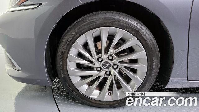 Lexus ES Luxury Plus — пробег 68 658 км — фото 5 из 5