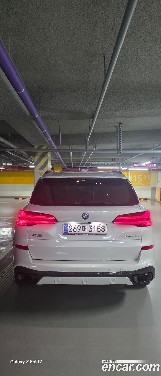 BMW X5 xDrive 50e M Sport — пробег 9 990 км — фото 2 из 5