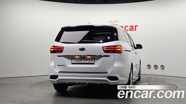 Kia Carnival из Кореи Encar