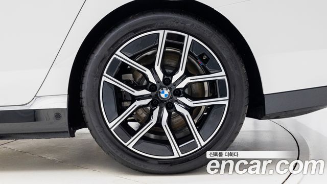 BMW i7 eDrive 50 M Sport — пробег 5 410 км — фото 5 из 5
