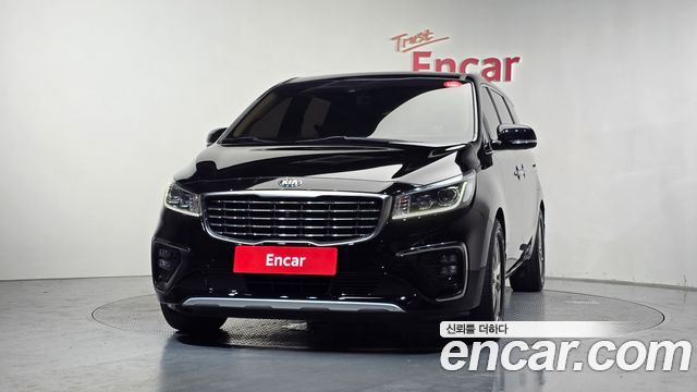 Kia Carnival Gasoline 7-Seater Limousine VIP — пробег 45 101 км — фото 3 из 5