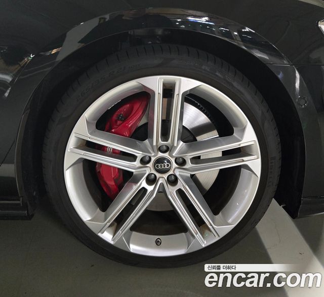 Audi S8 4.0 TFSI Quattro LWB — пробег 11 200 км