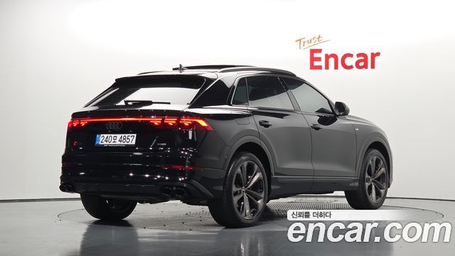 Audi Q8 55 TFSI Quattro Premium — пробег 8 371 км